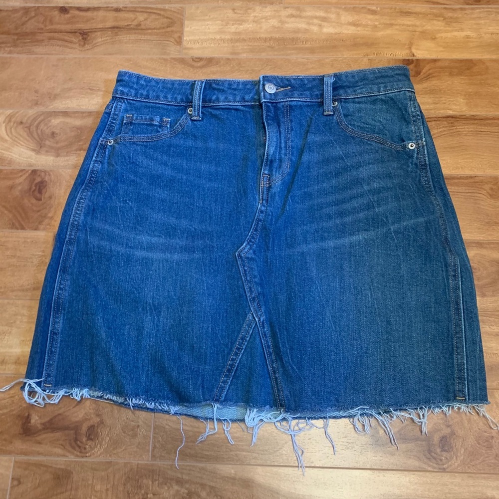 High waisted frayed hem denim skirt
